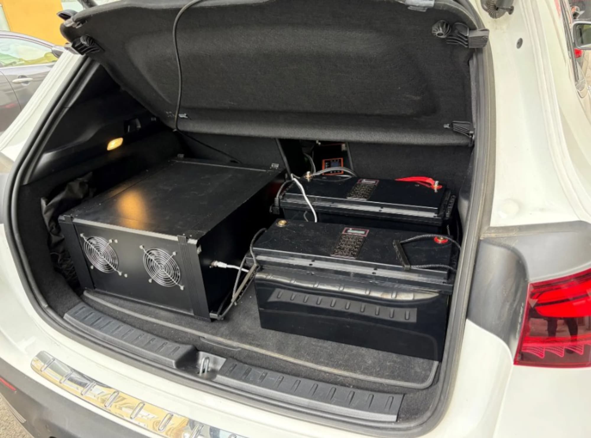 Picture shows two  devices that automatically send up to 100,000 SMS messages per hour, and were seized from a man in Vienna,  Austria, undated. A 32-year-old man was arrested with devices that are used to obtain data with phishing.   
Note: Police photo. (LPD Wien, Newsflash/NX)